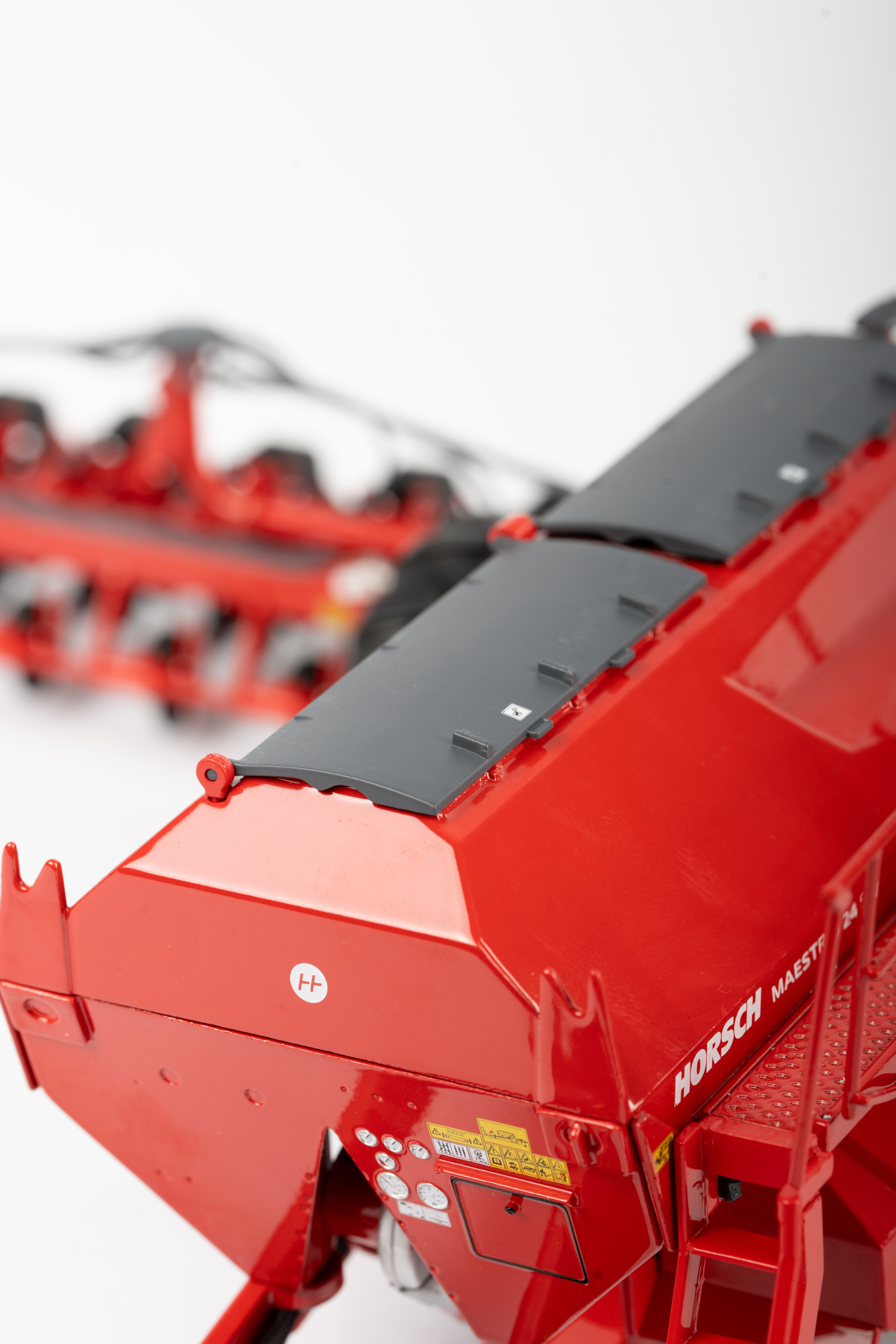 Modell Maestro 24 SV (1:32) Modell Maestro 24 SV (1:32)